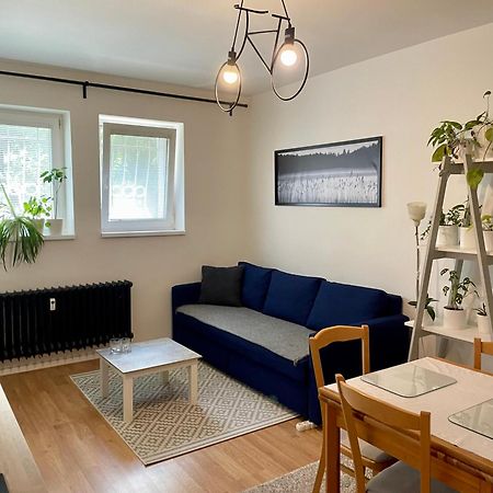 Cozy Self Check-In Apartment In Vibrant Ruzinov Area, Komarnicka 42, Bratislava Exterior photo